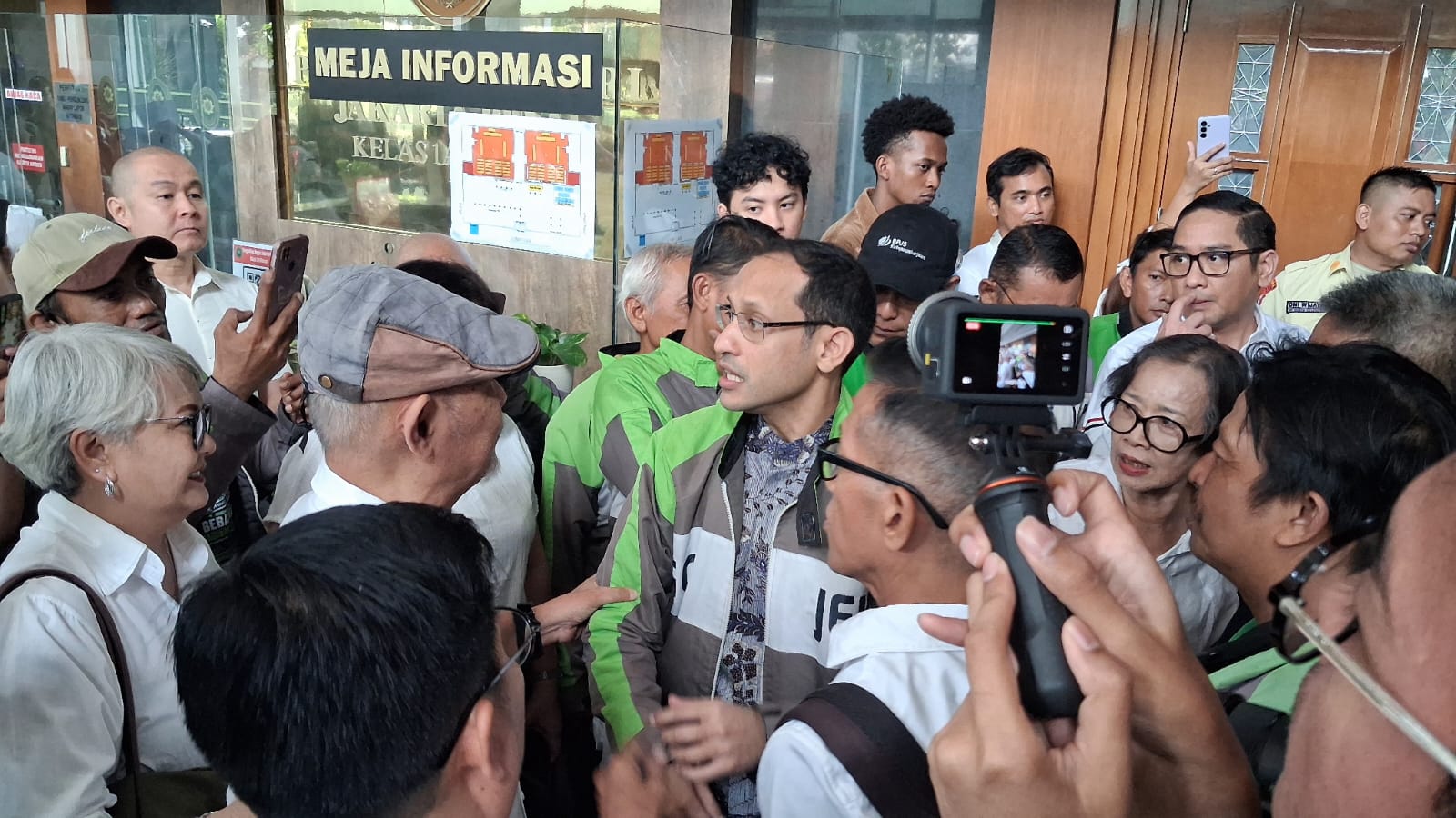 Sidang Pleidoi Kasus Chromebook Digelar, Nadiem Makarim Tampil dengan Jaket Ojol