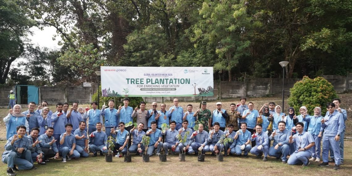 Krakatau Posco Gandeng Perhutani Gelar Penanaman Pohon untuk Dukung Pengkayaan Tanaman di Gunung Pinang