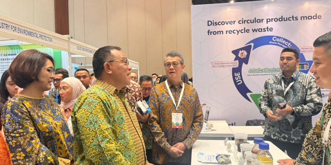 Menteri Lingkungan Hidup Tinjau Inovasi Pengelolaan Sampah Plastik Chandra Asri Group di Invirotech 202