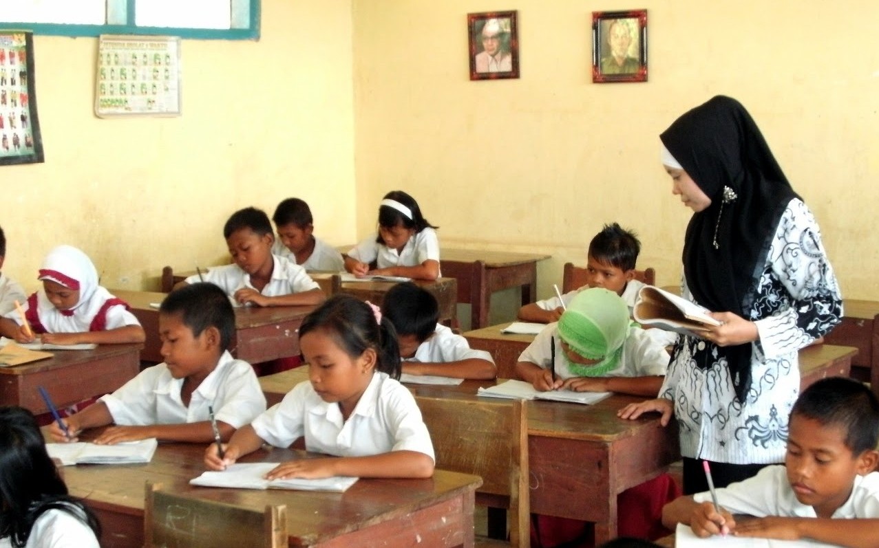 Gaji Guru Diusulkan Minimal Rp 5 Juta per Bulan, Komisi X Sebut Lebih Layak