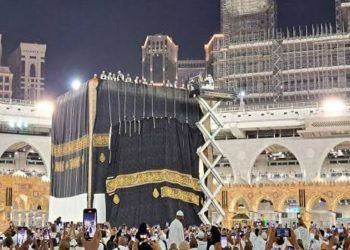 Jemaah Sambut Kiswah Baru Ka’bah dengan Takbir dan Doa di Awal Muharam 1448 H