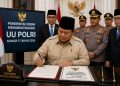 Prabowo Sahkan UU Polri 2026, Usia Pensiun Diperpanjang dan Jabatan Sipil Diatur