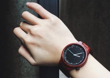 Cara Pakai Jam Tangan Sering Dikaitkan dengan Karakter, Kamu Lebih Suka di Tangan Kanan atau Kiri?