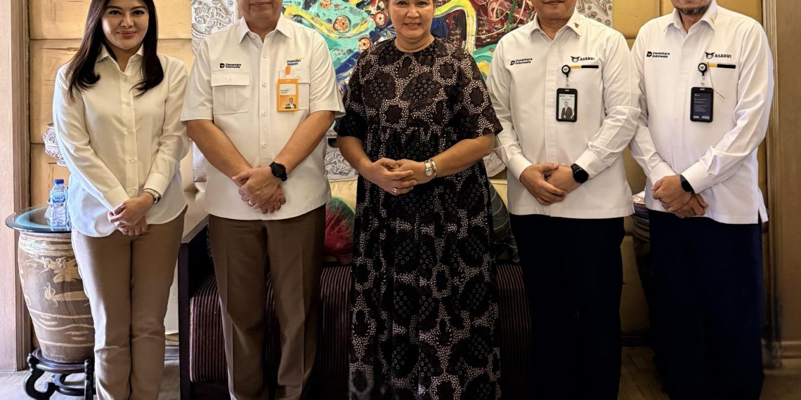 Wujud Komitmen Layanan, Bank Mandiri Taspen Serahkan Hak Peserta kepada Ahli Waris