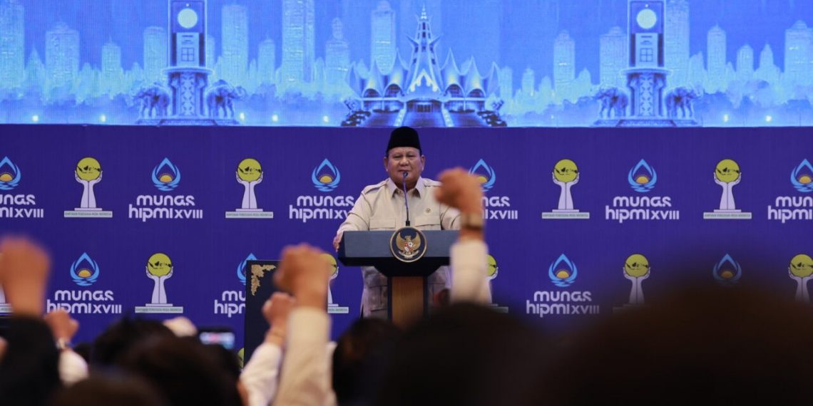 Kenapa Rupiah Melemah? Prabowo Sebut Uang RI Banyak Mengalir ke Luar Negeri