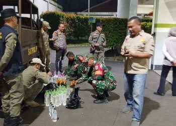80 Botol Ciu hingga Arak Bali Ditemukan di Warung Sembako Bogor, Penjual Digelandang ke Polsek