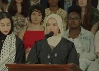Suheila Mukhtar Bacakan Al-Qur’an di Wisuda Harvard, Momen Ini Langsung Viral dan Bikin Haru