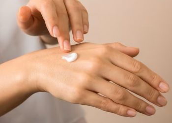 Banyak Orang Lupa, Tangan Butuh Perawatan Anti Aging Seperti Wajah