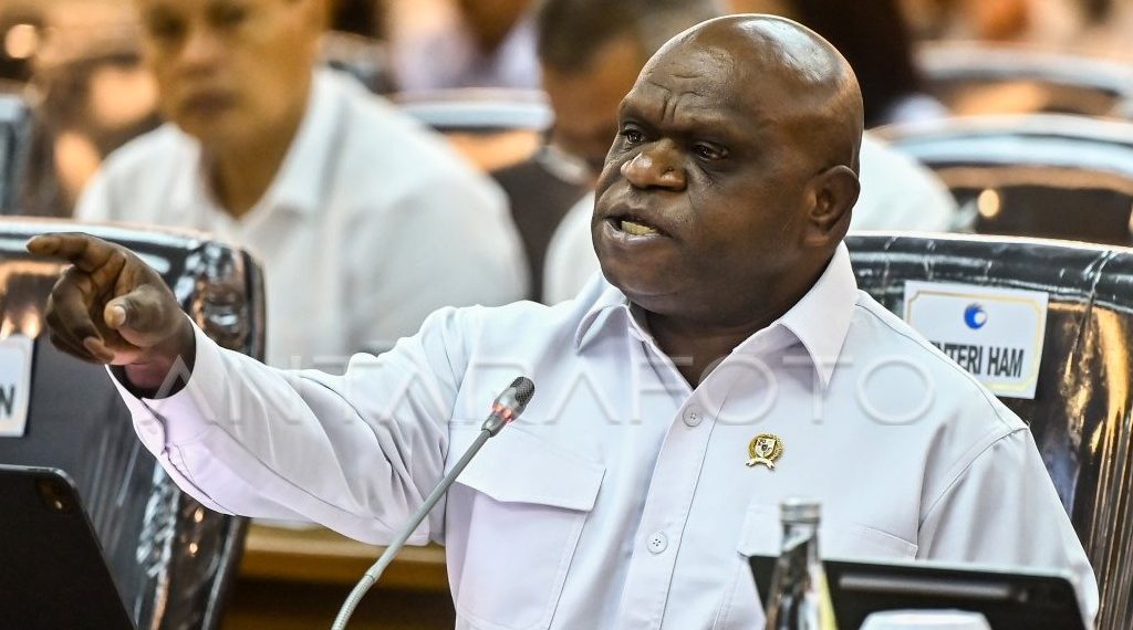 Polemik Jabatan Polisi Belum Usai, Pigai Dorong Sipil Masuk Struktur Polri