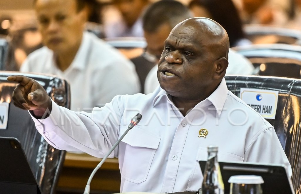 Polemik Jabatan Polisi Belum Usai, Pigai Dorong Sipil Masuk Struktur Polri