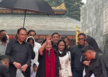 Dari Bali ke Blitar, Megawati Ziarah Makam Bung Karno dan Sempat Berdialog dengan Warga