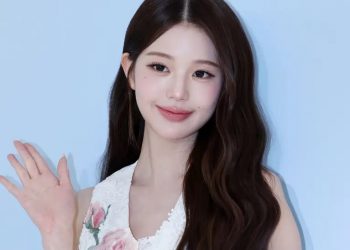 IVE Tampil di MLB, Jang Wonyoung Dapat Kehormatan Lempar First Pitch