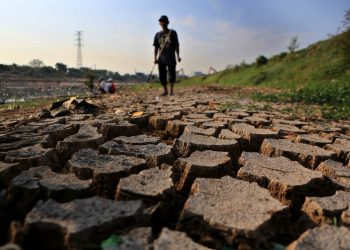 Air Sumur Menyusut, Puluhan Warga di Malang Terpaksa Mencuci di Sungai