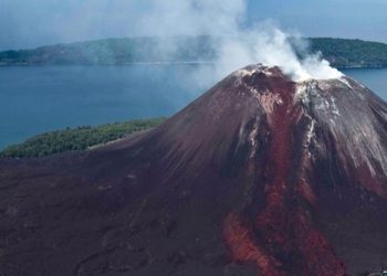 Waspada! Status Gunung Anak Krakatau Naik ke Level III akibat Aktivitas Vulkanik
