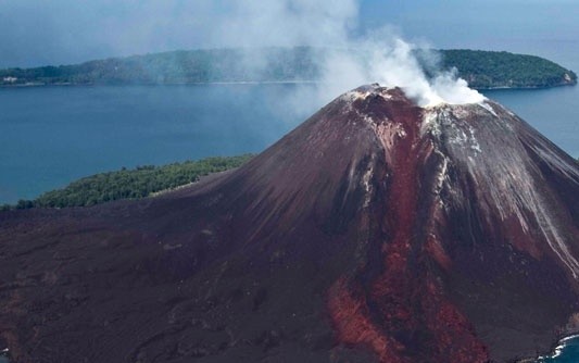 Waspada! Status Gunung Anak Krakatau Naik ke Level III akibat Aktivitas Vulkanik