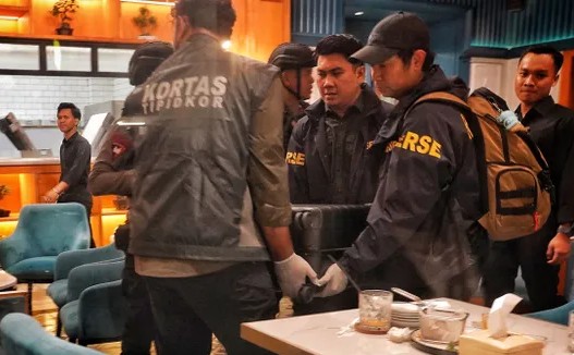 Polisi Sita Uang Tunai Rp67 Miliar dari Penggeledahan Restoran de Clan dan Money Changer