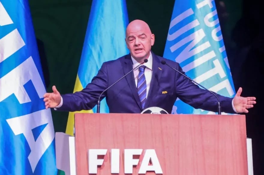 Siapa Sebenarnya Gianni Infantino? Sosok Paling Berkuasa di Dunia Sepak Bola
