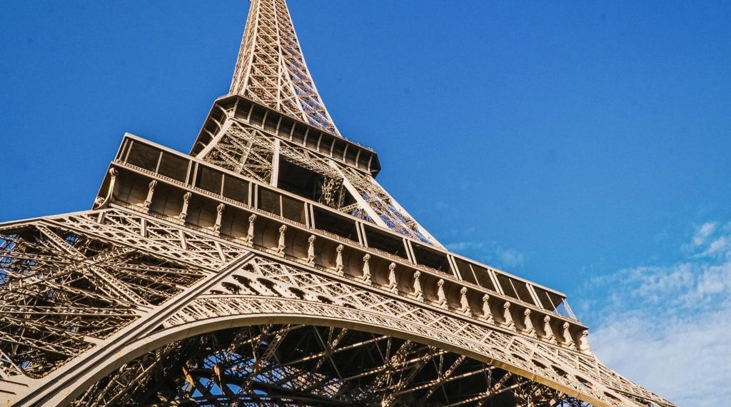 Cuaca Panas Pecahkan Aktivitas di Paris, Menara Eiffel Tutup Lebih Cepat dan Tour de France Ubah Rute