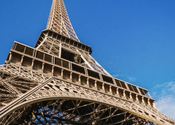 Cuaca Panas Pecahkan Aktivitas di Paris, Menara Eiffel Tutup Lebih Cepat dan Tour de France Ubah Rute