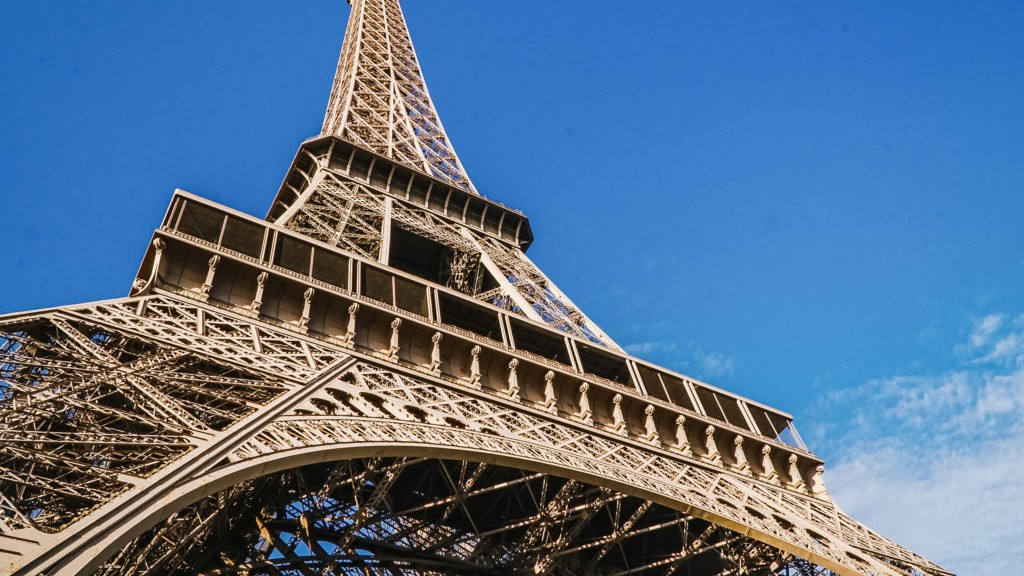 Cuaca Panas Pecahkan Aktivitas di Paris, Menara Eiffel Tutup Lebih Cepat dan Tour de France Ubah Rute