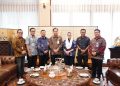 Taspen dan Bank Mandiri Taspen Serahkan Santunan kepada Keluarga Rahmad Gobel