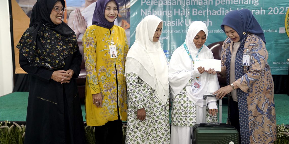 BSI Berangkatkan Umrah 50 Nasabah Tabungan Haji, Perkuat Ekosistem Haji dan Umrah Jadi Motor Pertumbuhan Dana Murah
