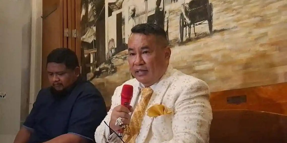 Hotman Paris Jalani Operasi Saraf Kejepit L4-L5 dan Ini Gejalanya