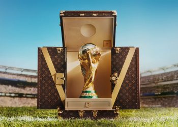 Trofi Piala Dunia 2026 Kembali Dibawa dalam Koper Mewah Louis Vuitton