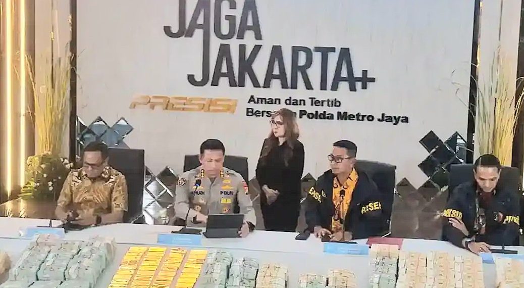Penggeledahan di 12 Lokasi, Polisi Sita Emas, Valas, dan Uang Tunai Miliaran