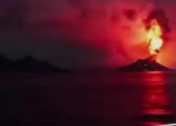Gunung Anak Krakatau Berstatus Siaga, KSOP Imbau Kapal Jauhi Kawah Aktif