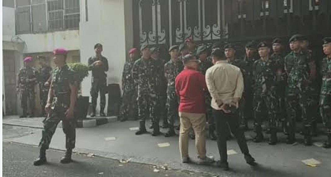 Ada Apa? Rumah Jampidsus Febrie Dijaga Puluhan Prajurit TNI Usai De Clan Digeledah