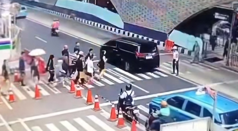 Polisi Selidiki Pengakuan Satpam Diminta Bersujud Usai Berselisih dengan Sopir Alphard