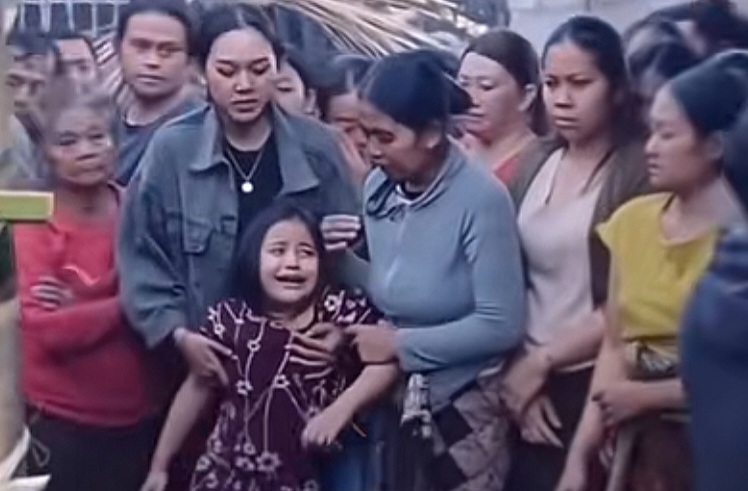 Miris! Ayah Tewas Diamuk Massa, Anak Terduga Pencuri Ayam di Bali Nangis Histeris