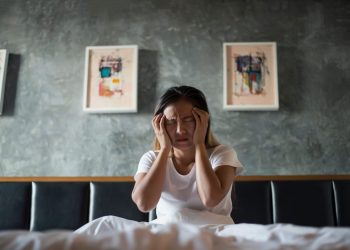 Ilustrasi Sakit Kepala Saat Bangun Tidur (freepik/jcomp)