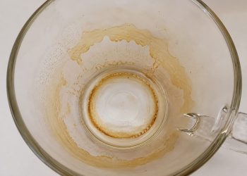 Tips Rumahan Ampuh Bersihkan Noda Bekas Teh di Cangkir