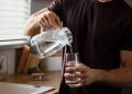 Minum Air Putih Berlebihan Juga Berbahaya, Ini Takaran Ideal untuk Orang Dewasa
