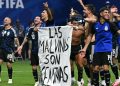 FIFA Selidiki Spanduk Falkland, Gedung Putih Pasang Badan untuk Argentina