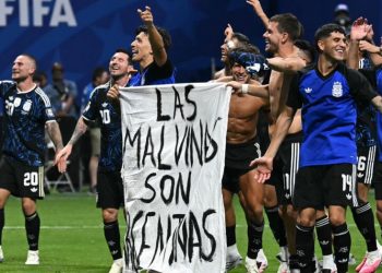 FIFA Selidiki Spanduk Falkland, Gedung Putih Pasang Badan untuk Argentina