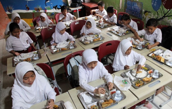 BGN Sebut Anggaran Makan Bergizi Gratis 2026 Berpotensi Menyusut Jadi Rp229 Triliun