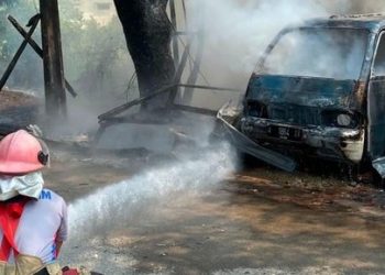 Bakar Sampah Sembarangan Berujung Petaka, Mobil dan Warung di Kronjo Hangus Terbakar