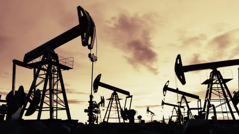 Konflik AS dan Iran Memanas, Harga Minyak Dunia Kembali Melesat ke Level Tertinggi Sebulan