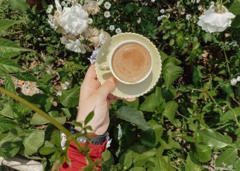 Minum Kopi Pagi Hari Saat Perut Kosong, Apakah Aman untuk Kesehatan?