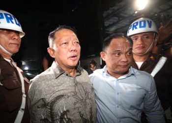 DPR Kritik Penahanan Febrie Tanpa Borgol dan Rompi Tahanan, Tegaskan Tak Boleh Ada Keistimewaan