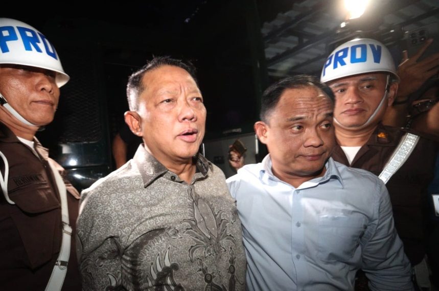 DPR Kritik Penahanan Febrie Tanpa Borgol dan Rompi Tahanan, Tegaskan Tak Boleh Ada Keistimewaan
