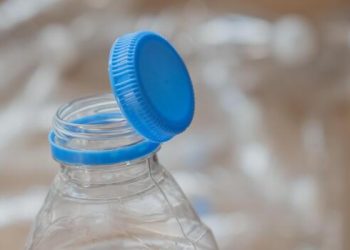 Minum Air Kemasan yang Sudah Dibuka Keesokan Hari, Aman atau Berbahaya?