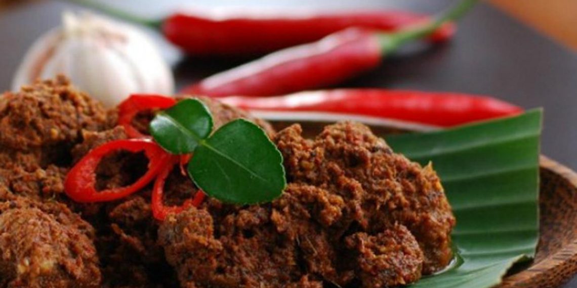 1,4 Ton Rendang dari Sumbar Disiapkan untuk Pengungsi Gempa NTT