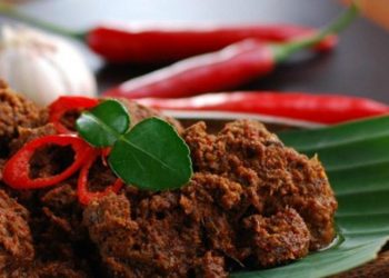 1,4 Ton Rendang dari Sumbar Disiapkan untuk Pengungsi Gempa NTT