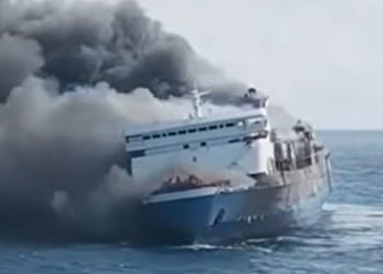 Kebakaran KMP Mutiara Sentosa 2, Tim Gabungan Kerahkan 9 Kapal dan Personel SAR