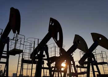 Minyak Dunia Kembali Bergejolak, Harga Brent Anjlok 8% dalam Sepekan