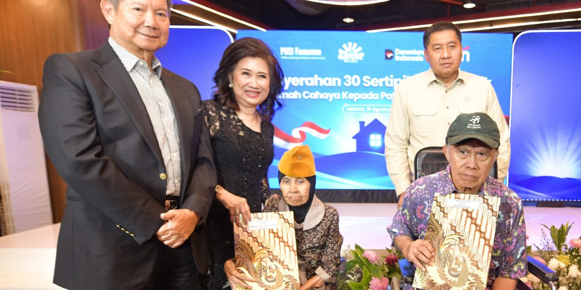 BTN dan PHSI Serahkan Rumah Bagi 30 Pahlawan Bangsa